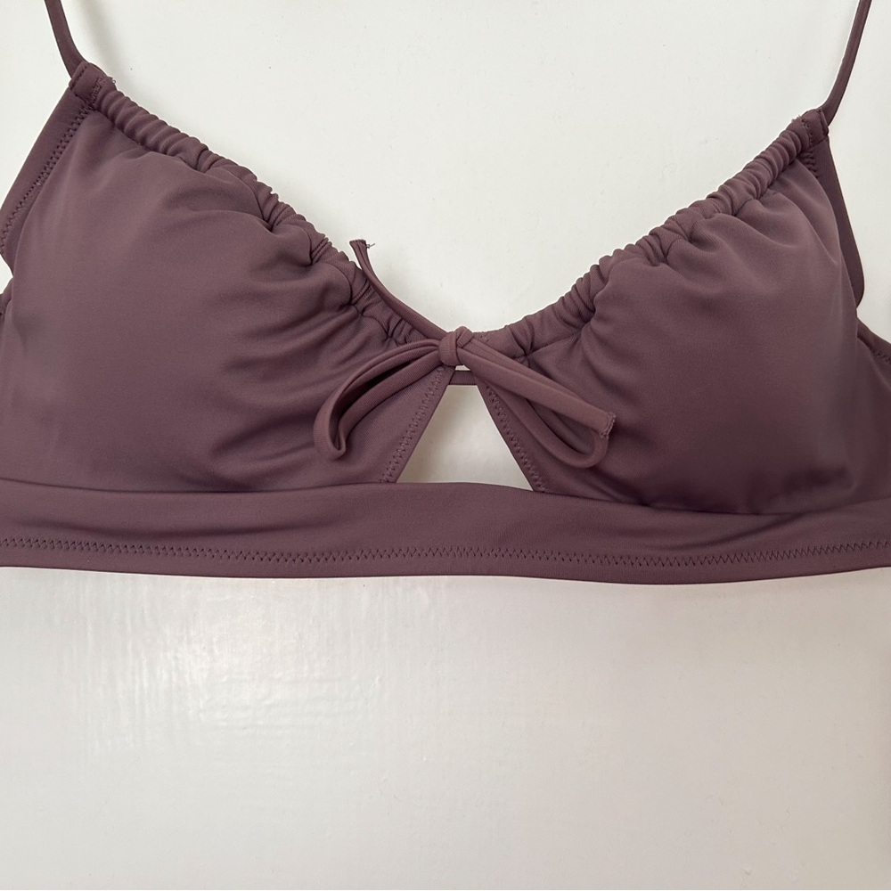Shade & Shore Ruched Bikini Top with Front Keyhole Detail Hook Back Closure 36B - Picture 10 of 13